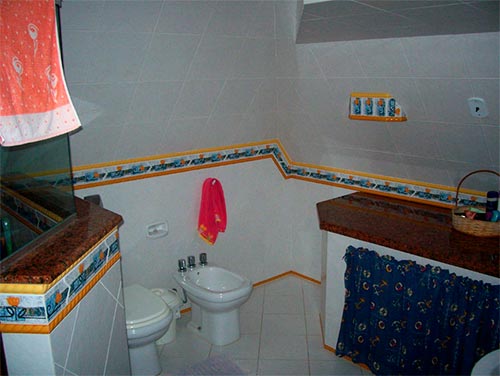 Baño casa piramidal