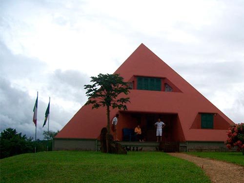 Casa Piramidal en Brasil
