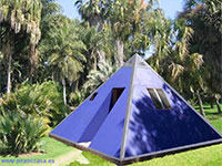 Bungalow piramidal azul